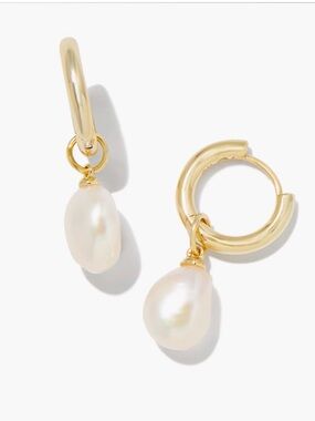 Kendra Scott Willa Gold Pearl Huggie Earrings in Freshwater Cultured Pearl